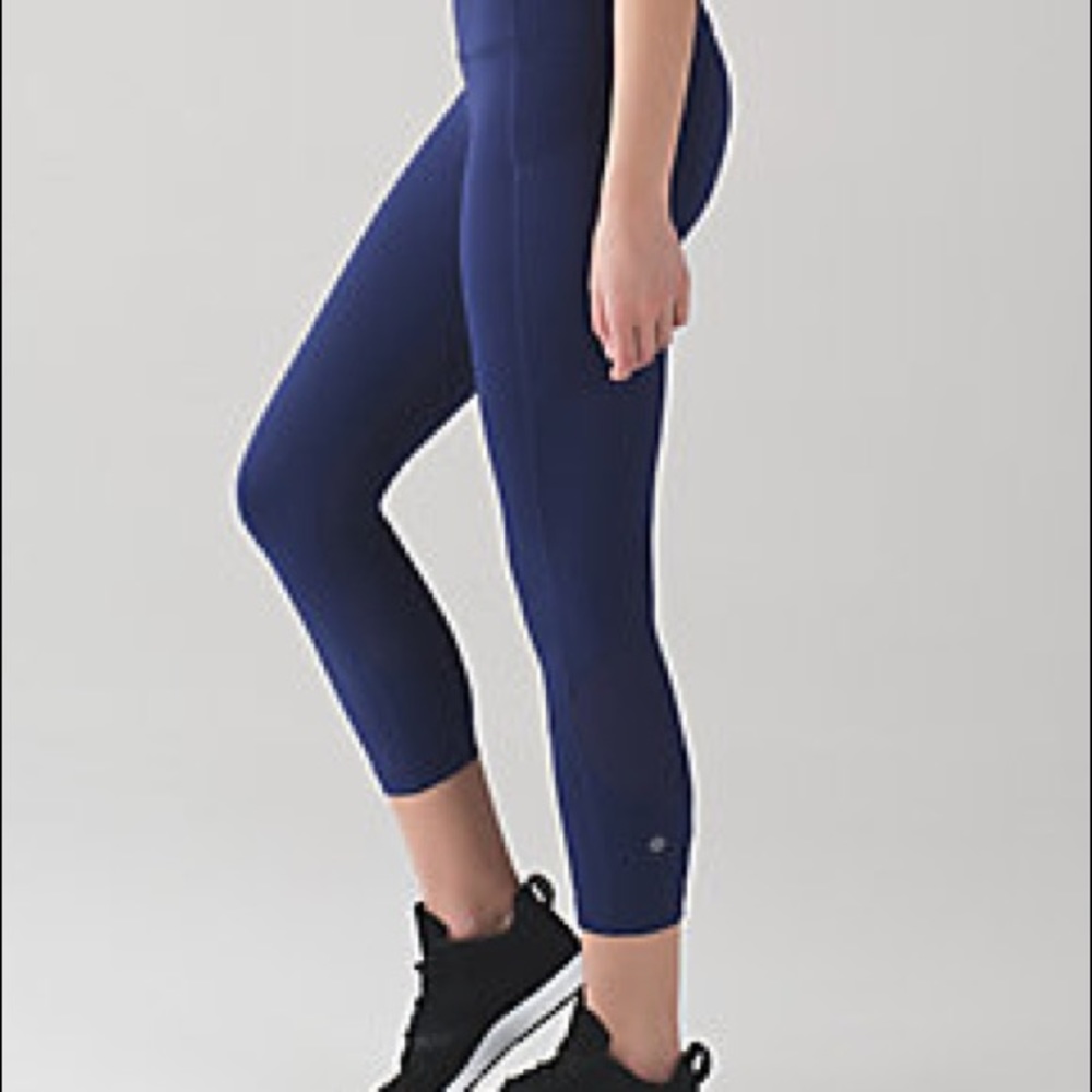 Lululemon Pace Rival Mid-Rise Crop 22 size 6